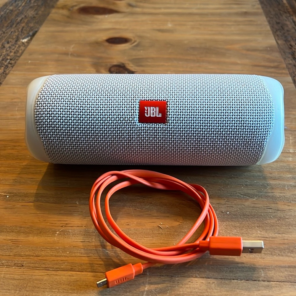 White JBL Flip 4 Bluetooth Speaker with charger!
